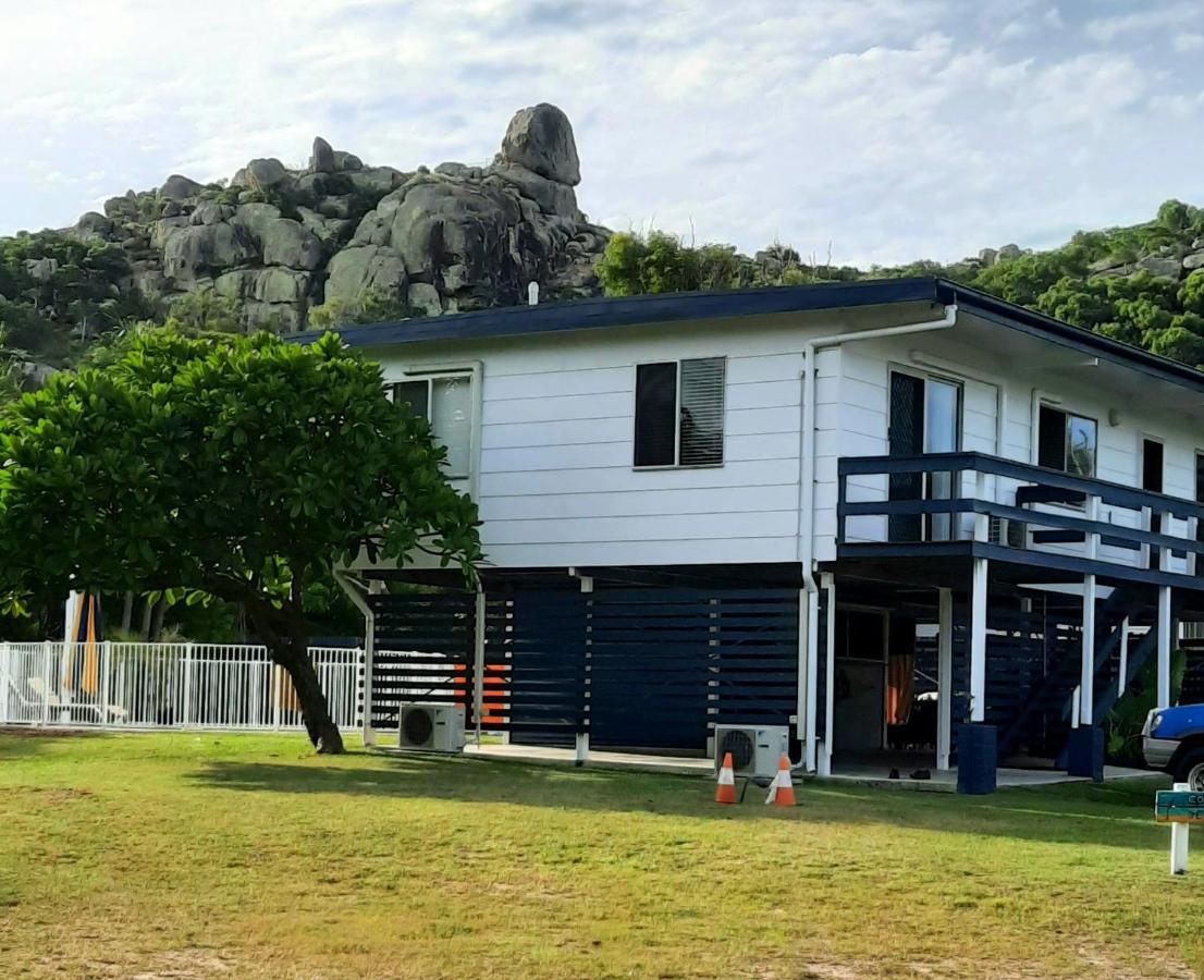 Golden Sands Beach House Villa Bowen Exterior photo